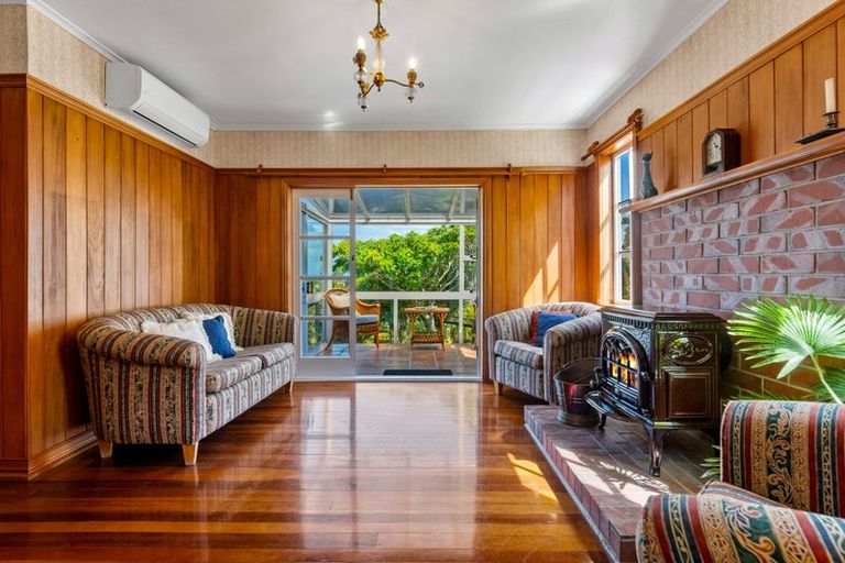 Photo of property in 41 Montgomery Avenue, Rothesay Bay, Auckland, 0630