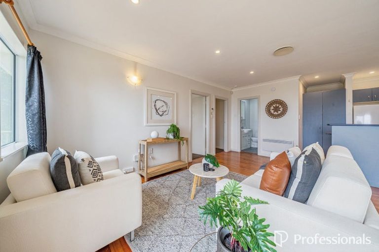 Photo of property in 77 Maungaraki Road, Korokoro, Lower Hutt, 5012
