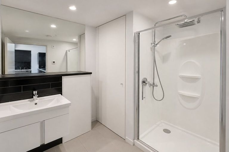 Photo of property in Nouvo Apartments, 3a/21 Rugby Street, Mount Cook, Wellington, 6021