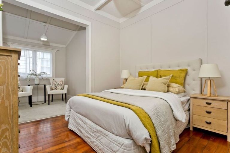 Photo of property in 2/65 Shakespeare Road, Milford, Auckland, 0620