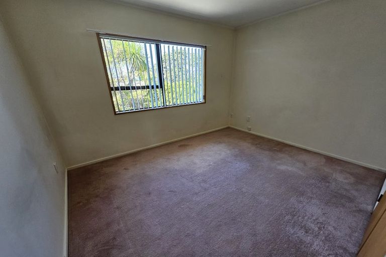 Photo of property in 1/979 Beach Road, Torbay, Auckland, 0630