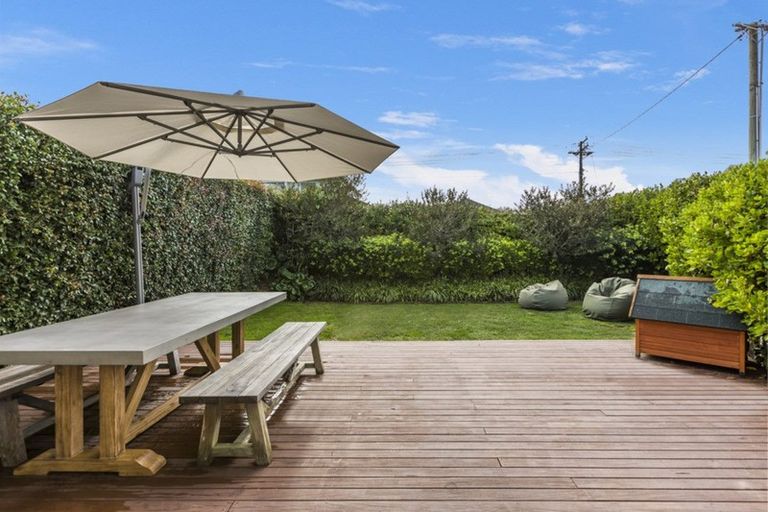 Photo of property in 22 Karamu Street, Te Atatu Peninsula, Auckland, 0610