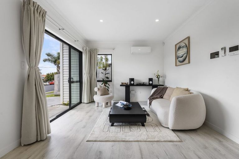 Photo of property in 562a Beach Road, Rothesay Bay, Auckland, 0630