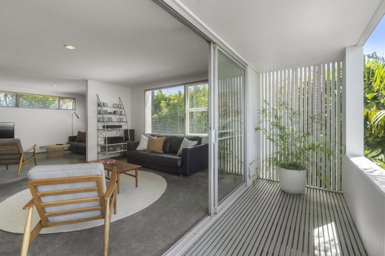 Photo of property in 41 Old Lake Road, Narrow Neck, Auckland, 0624