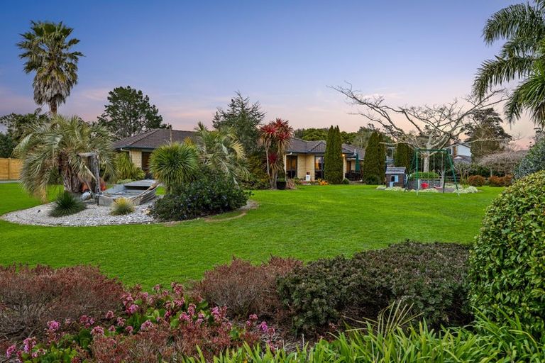 Photo of property in 41 Whangaparaoa Road, Red Beach, 0932