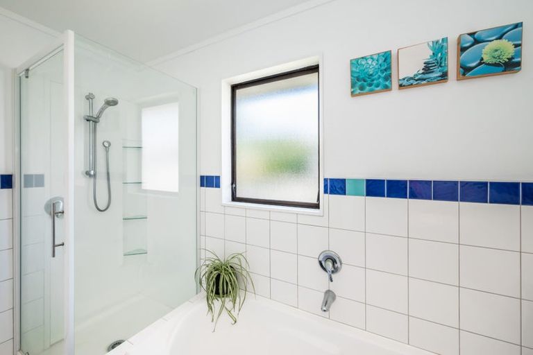 Photo of property in 10 Kanawa Street, Waikanae, 5036