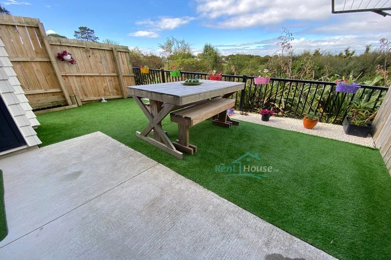 Photo of property in 36 Matawhanga Drive, Wattle Downs, Auckland, 2103