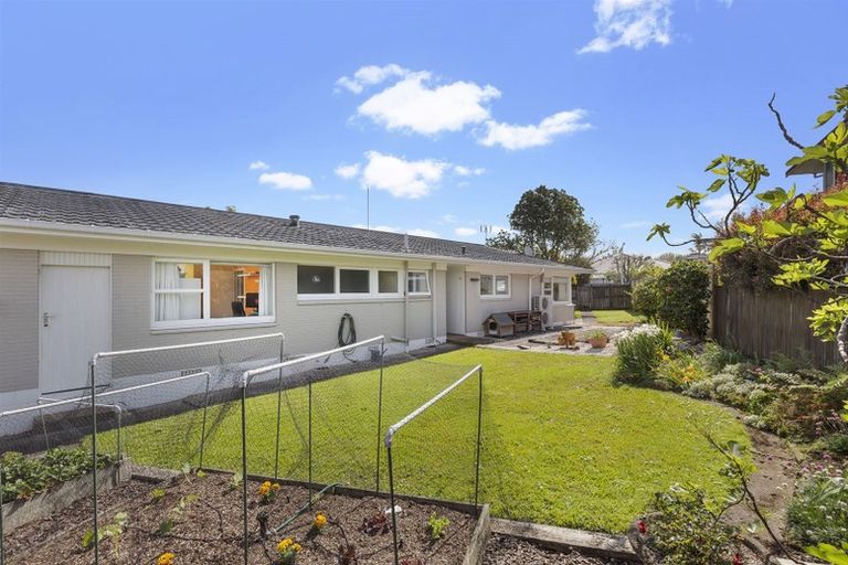 Photo of property in 10 Whiteacres Drive, Sunnyhills, Auckland, 2010