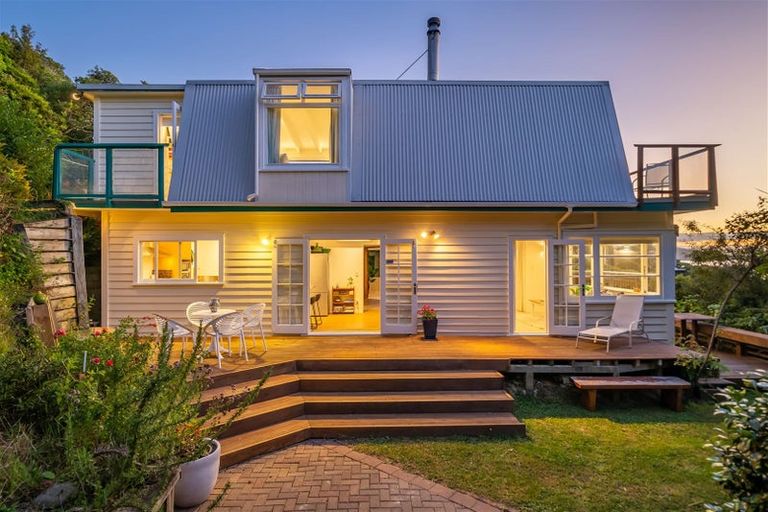 Photo of property in 11 Reserve Road, Plimmerton, Porirua, 5026