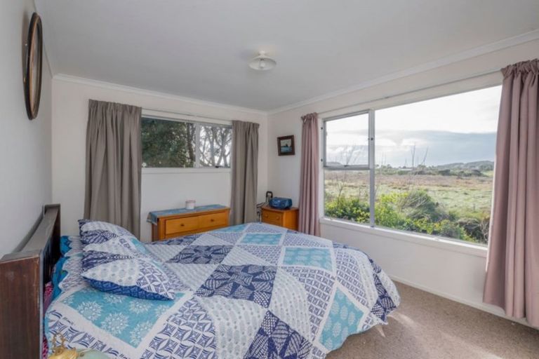 Photo of property in 2b Mahoe Street, Otaki Beach, Otaki, 5512