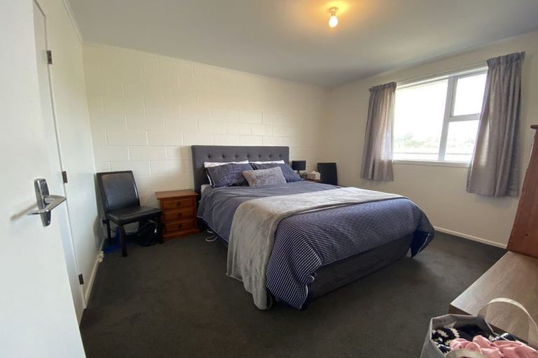 Photo of property in 3/12 Stewart Drive, Newlands, Wellington, 6037