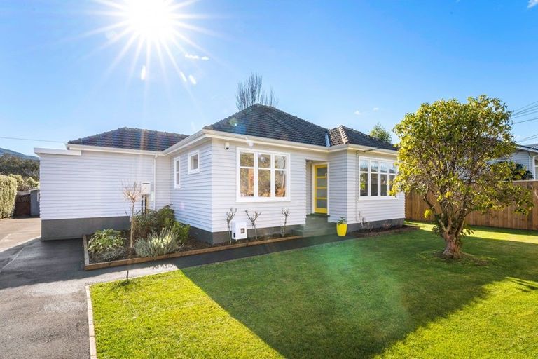 Photo of property in 32 Heretaunga Square, Silverstream, Upper Hutt, 5019
