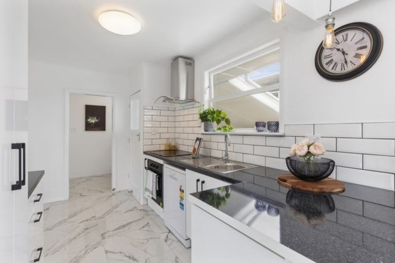 Photo of property in 42 Kashmir Avenue, Clouston Park, Upper Hutt, 5018