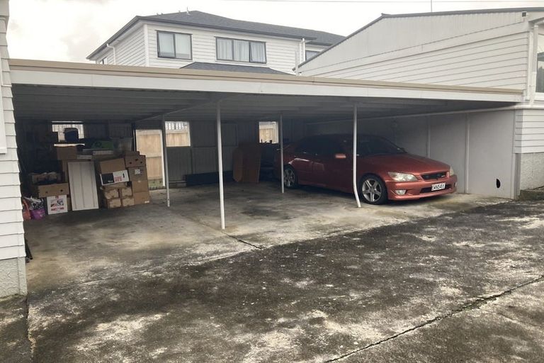 Photo of property in 15 Stamford Park Road, Mount Roskill, Auckland, 1041