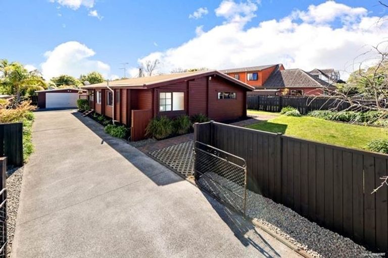 Photo of property in 123 Botany Road, Botany Downs, Auckland, 2010