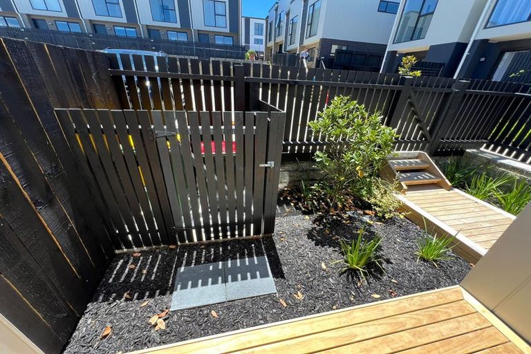 Photo of property in 36 Huri Street, Mangere Bridge, Auckland, 2022