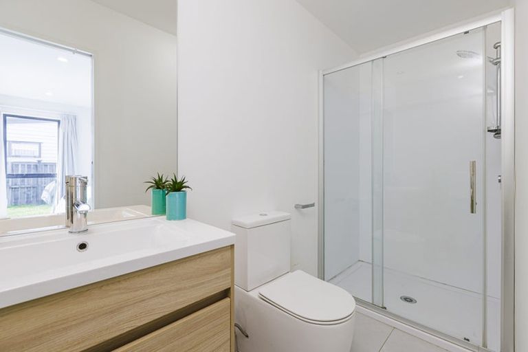 Photo of property in 19 Farmland Road, Papakura, 2110