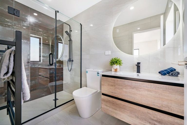 Photo of property in 13/90 Picasso Drive, West Harbour, Auckland, 0618