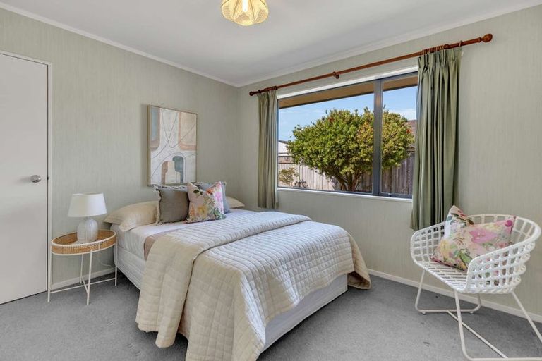 Photo of property in 16 Meridian Grove, Kelvin Grove, Palmerston North, 4414