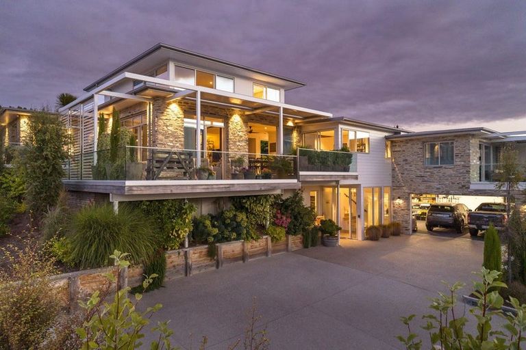 Photo of property in 11 Barclay Place, Wanaka, 9305