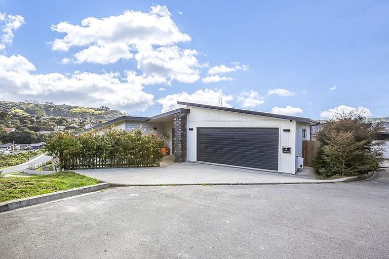 Photo of property in 16 Bluejacket Place, Whitby, Porirua, 5024