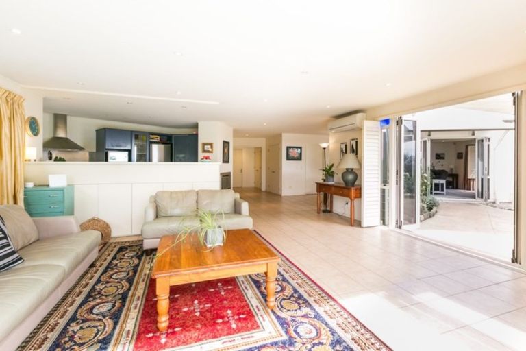 Photo of property in 15 Woodford Heights, Havelock North, 4130