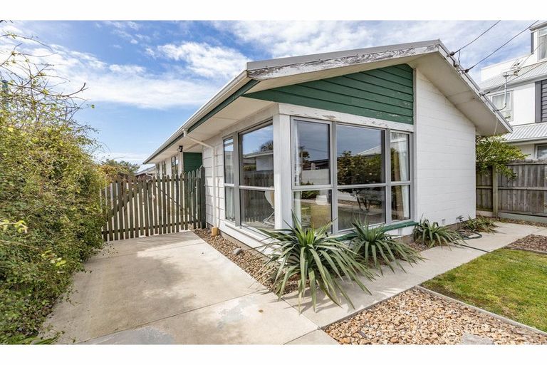 Photo of property in 21 Tonks Street, North New Brighton, Christchurch, 8083