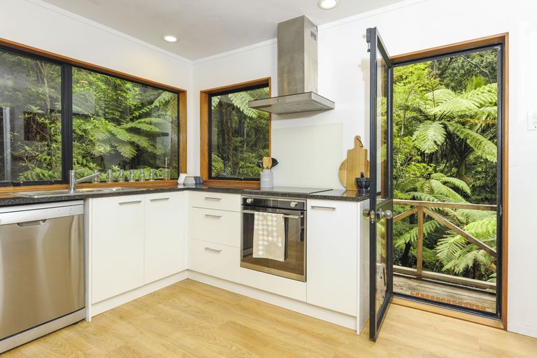 Photo of property in 105 Wirihana Road, Titirangi, Auckland, 0604