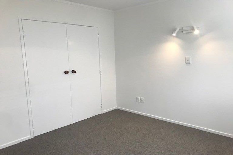 Photo of property in 2/98 Mirrabooka Avenue, Botany Downs, Auckland, 2010