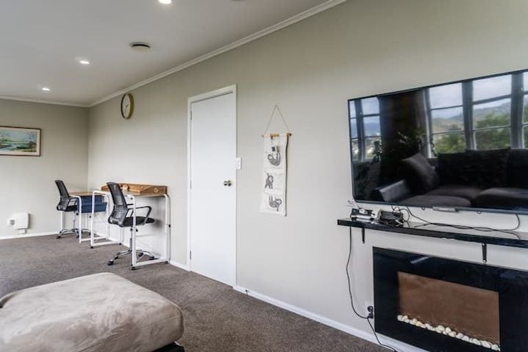 Photo of property in 94 Nicholson Road, Khandallah, Wellington, 6035