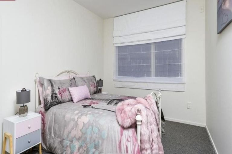 Photo of property in 2/3 Caribbean Drive, Unsworth Heights, Auckland, 0632