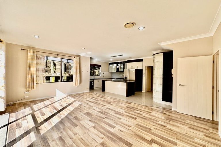 Photo of property in 23 Packspur Drive, Flat Bush, Auckland, 2016