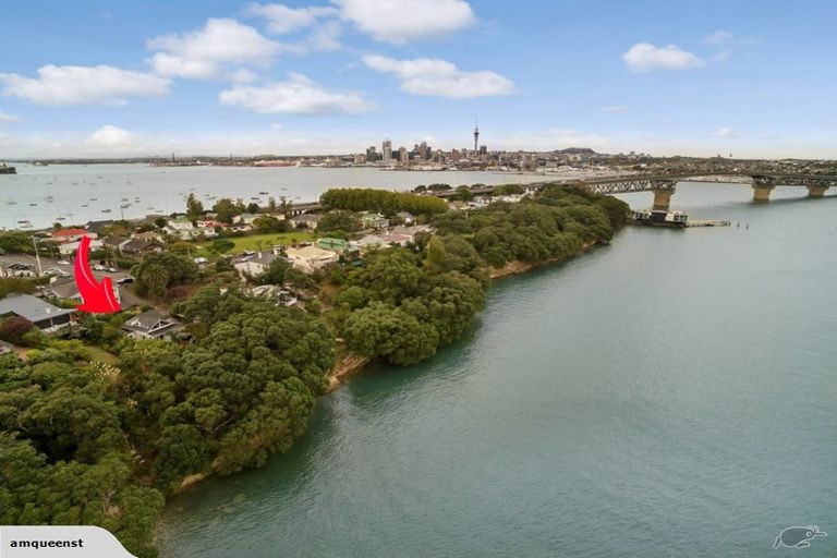 Photo of property in 36 Queen Street, Northcote Point, Auckland, 0627