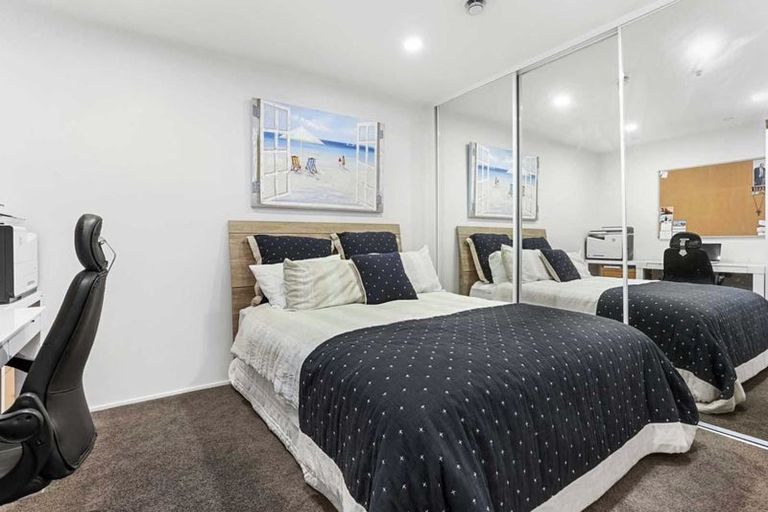 Photo of property in 175h Hurstmere Road, Takapuna, Auckland, 0622