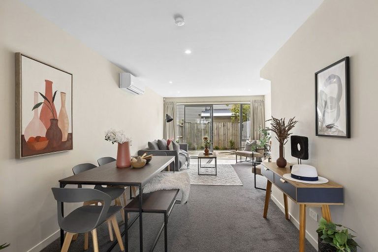 Photo of property in 9/2 Stone Street, Miramar, Wellington, 6022