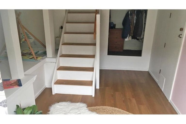 Photo of property in 2/199 Titirangi Road, Titirangi, Auckland, 0604