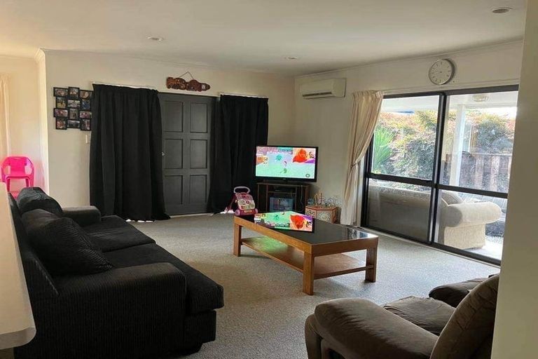 Photo of property in 194 High Street North, Carterton, 5713