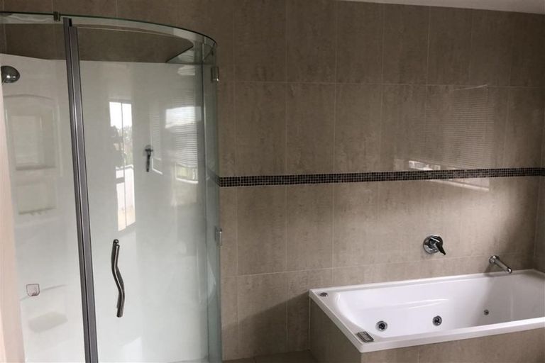 Photo of property in 29 Calypso Place, Rothesay Bay, Auckland, 0630