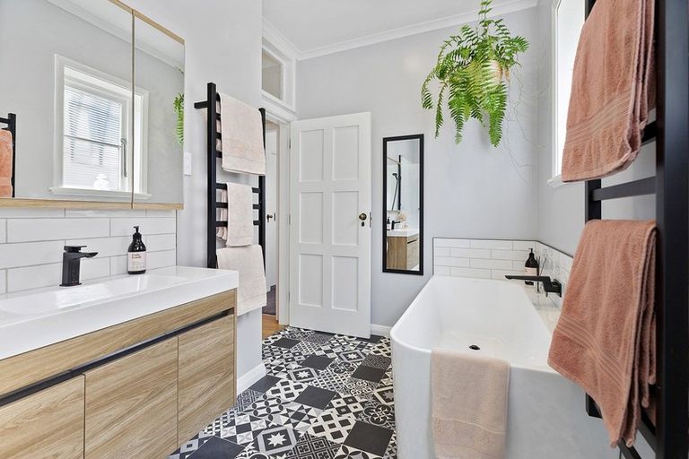 Photo of property in 69 Strathmore Avenue, Strathmore Park, Wellington, 6022