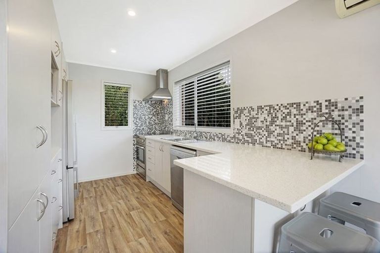 Photo of property in 1/17 Sandiacre Way, Browns Bay, Auckland, 0630