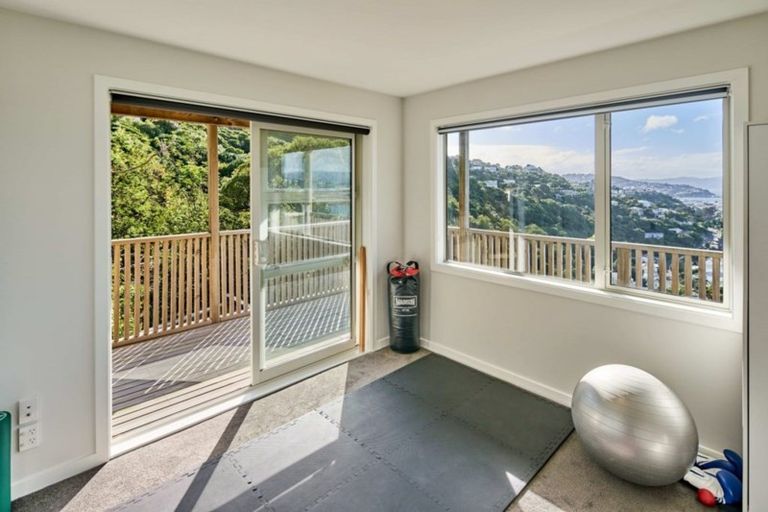 Photo of property in 9 Pari Tai Way, Houghton Bay, Wellington, 6023