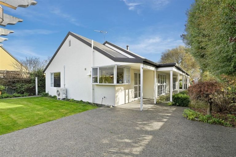 Photo of property in 17 Cricklewood Place, Avonhead, Christchurch, 8042