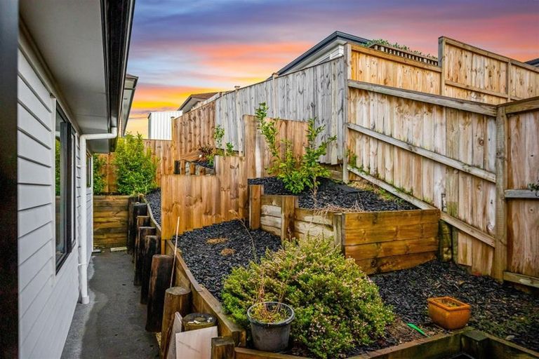 Photo of property in 58 Accolage Boulevard, Kumeu, 0810