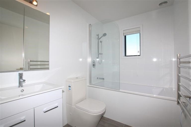 Photo of property in 2 Akeake Lane, Manurewa, Auckland, 2102