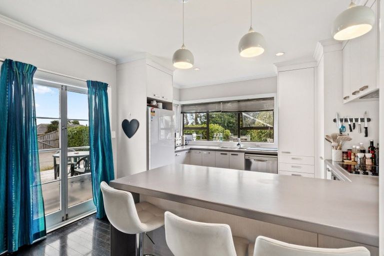 Photo of property in 13 Collingwood Road, Waiuku, 2123