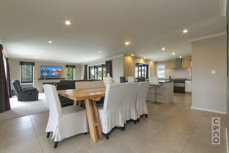Photo of property in 73c Oraha Road, Kumeu, 0892