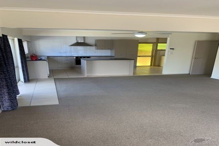 Photo of property in 94 Te Atatu Road, Te Atatu South, Auckland, 0610