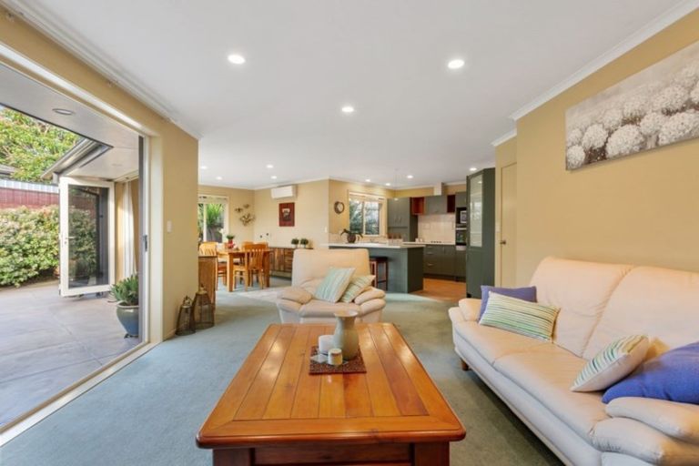 Photo of property in 35 Admirals Court Drive, Greenhithe, Auckland, 0632