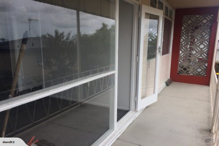 Photo of property in 10/219 Onewa Road, Birkenhead, Auckland, 0626