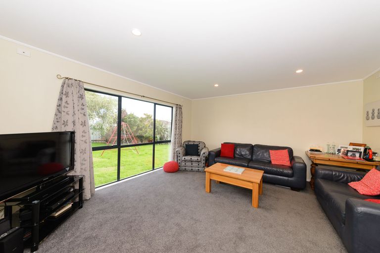Photo of property in 28 Peppertree Glade, Kelvin Grove, Palmerston North, 4414